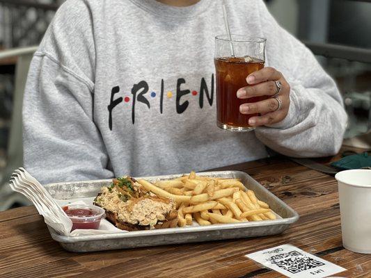 Iced tea and chicken salad toast!