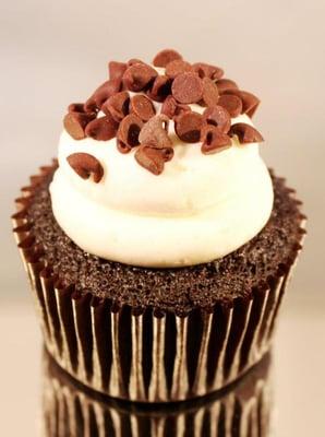 Chocolate Vanilla Cupcake with miny Chocolate chips, Yum!