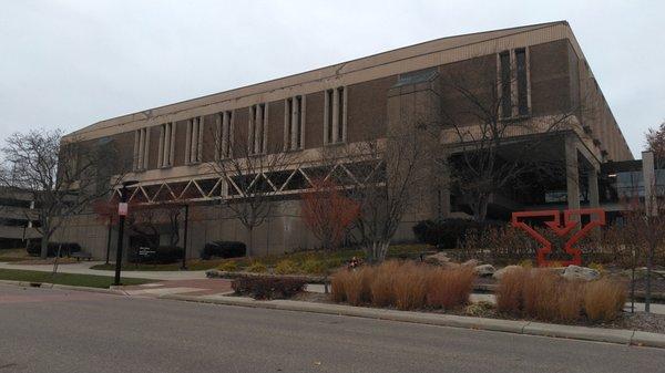 This is Cushwa Hall, with the school logo, seen from Lincoln Avenue, after getting coffee. (no review)