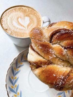 Cardamom bun, cappuccino