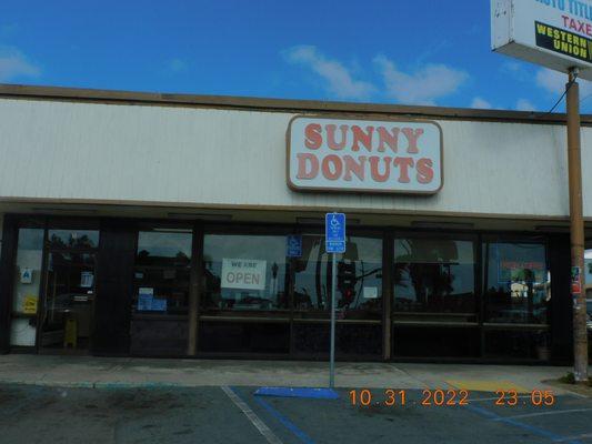 Sunny doughnuts does have the looks of a bakery and the place can be checked yet by the health Dept .