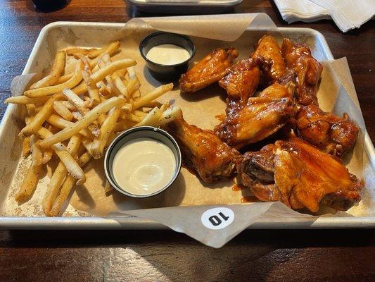 10 Traditional Wings(Honey BBQ Sauce) with fries and ranch dressing.