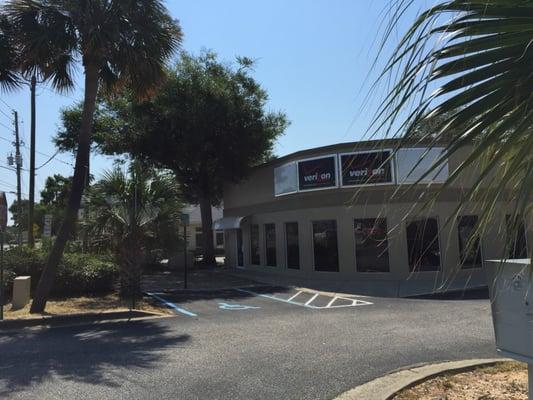 Verizon store located right before the Bob Sykes bridge to Pensacola Beach in Gulf Breeze, FL