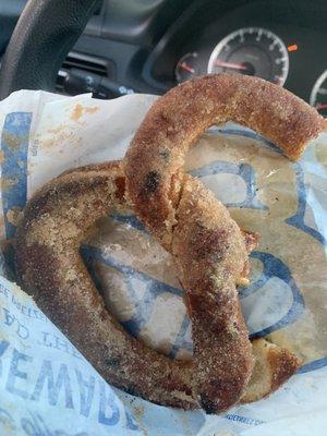 Cinnamon pretzel