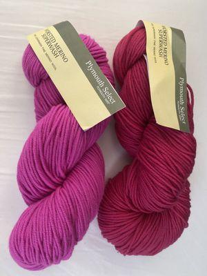 Worsted merino superwash in colors 101 and 48