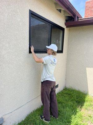 After a thousand screen removals we can safely remove any screen for cleaning.