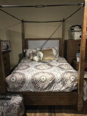 Madeleine Canopy Bedroom Set