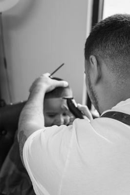 Barber: @palomothebarber customizing a unique haircut