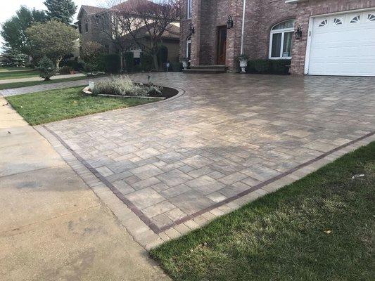 Unilock 'Thornbury' Paver Driveway