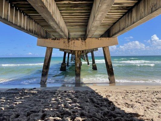 Great spot under the pier