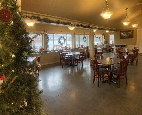 Dining room ready for the holidays!