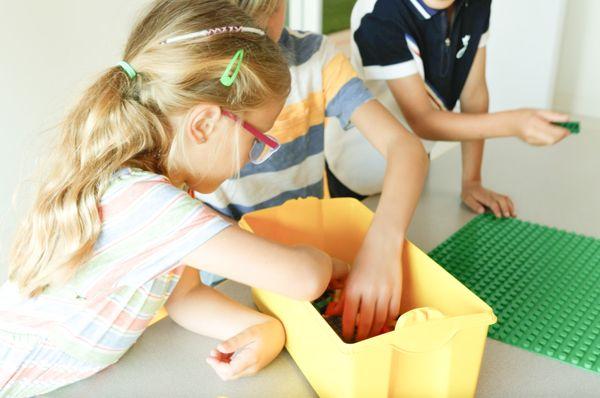 KIds playing with Legos