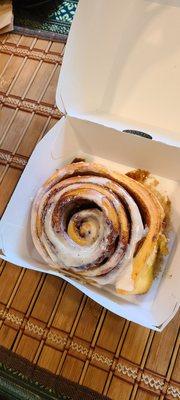 Large cinnabon