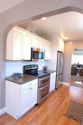 Semi-custom kitchen in Alameda. Photography by Hayashi Santaro