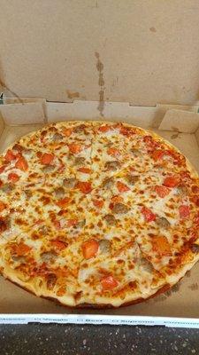 Large tomato, sausage and double cheese pizza