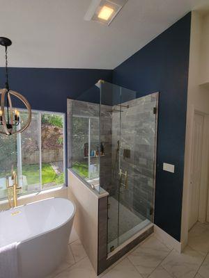 Frameless shower door