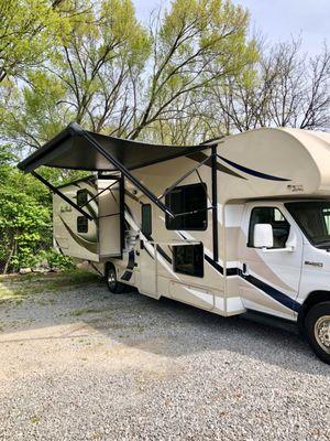 30 ft. RV with Outdoor TV