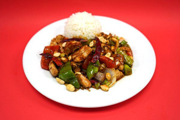 Tender chicken stir-fried with crunchy peanuts, fresh veggies, and a kick of spicy chilies, all tossed in our signature tangy sauce.