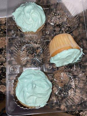 6 Pack Cafe Blue Cupcake .. lost one otw home