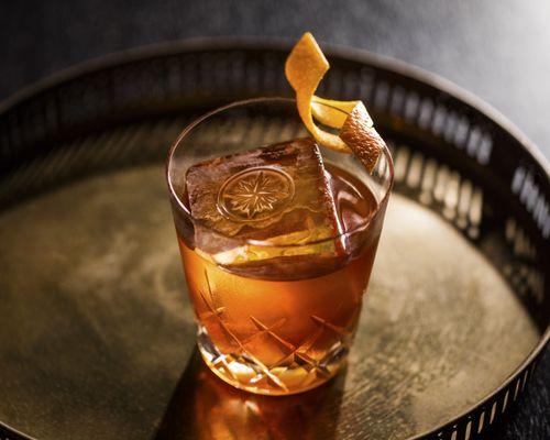 THE ROOSEVELT ROOM OLD FASHIONED
 rr buffalo trace single barrel bourbon, demerara syrup, angostura bitters, wormwood bitters, orange peel