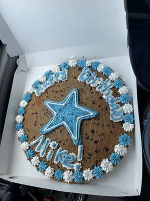 Round cookie cake with the "Dallas Cowboys Star"