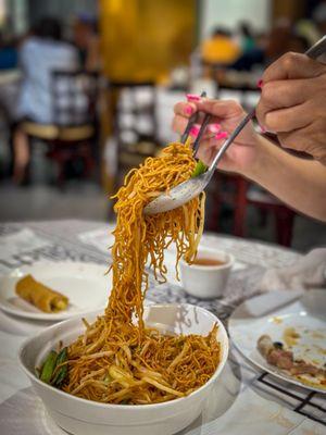 pan fried noodle with soy sauce and bean sprouts