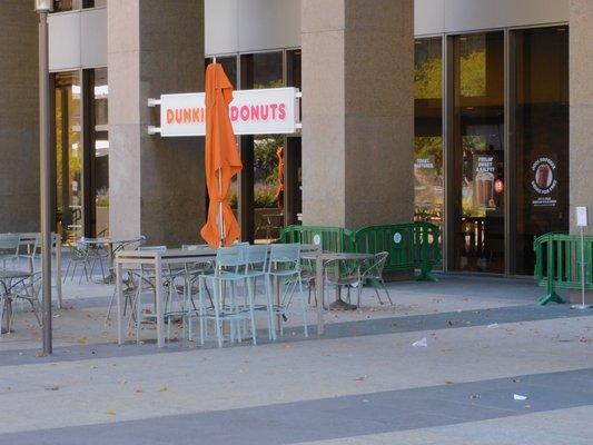 Having outside seating so if you like to have doughnuts outside . Or you can have the hot fresh doughnuts they make delivered .