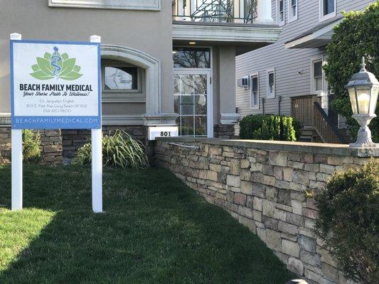 Sign and Entrance to Beach Family Medical