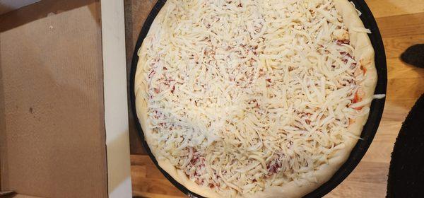 Uncooked cheese pizza