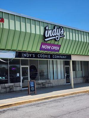 8-4-2023 Indy's Cookies outside - In a strip mall