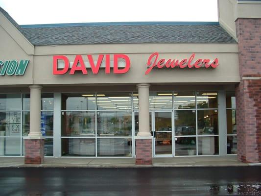 Image of front of David Jewelers store