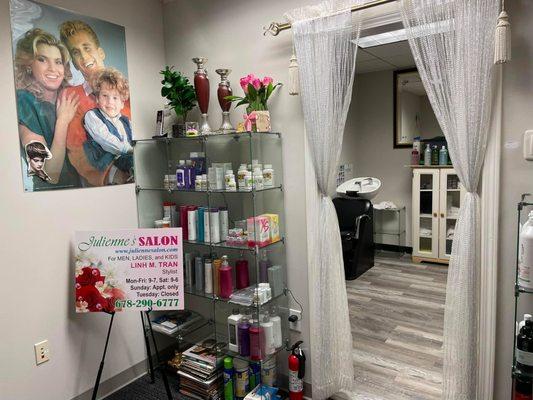 Julienne Salon