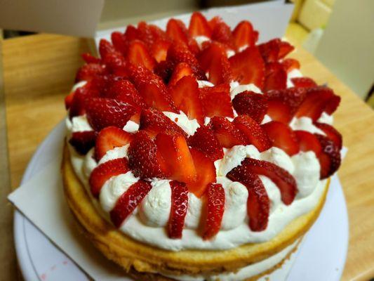 white cake with vanilla pudding filling, fresh strawberries & homemade whipped cream at Billie Ann's Diner