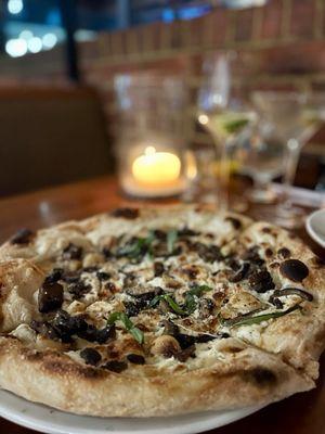 Mushroom pizza - the dough is delicious!