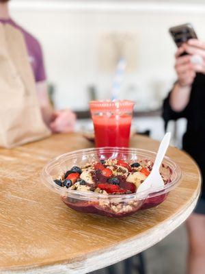 Açaí Bowl with cocoa nibs