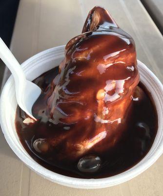 Hot fudge sundae - small