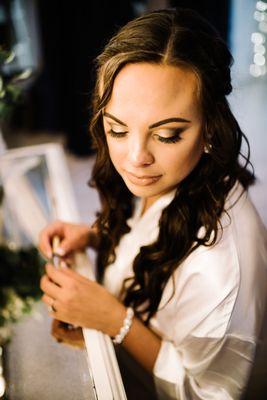 Jen did my hair for my wedding back in  October, and she was amazing! She was so flexible and quick when it came to doing our hair. I hadn't