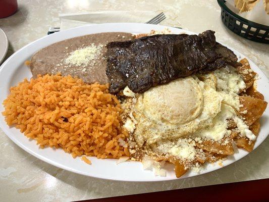 Chilaquiles rojos with arrachera