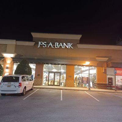 Jos A. Bank