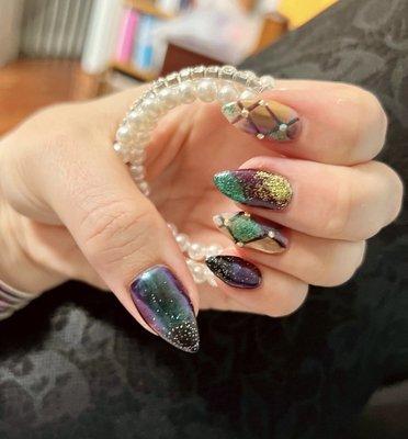 Amazing nail art Mardi Gras