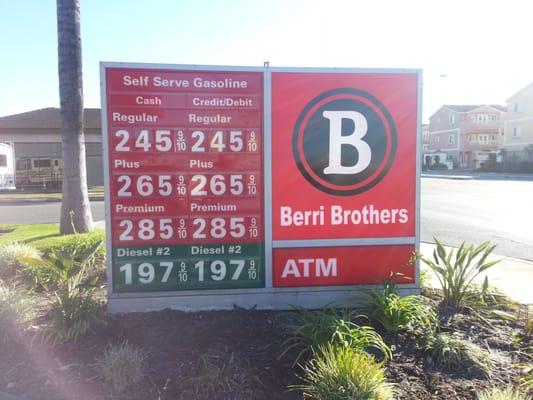 None of that "You need to pay with cash instead of credit card" garbage just good gas at a fair price!