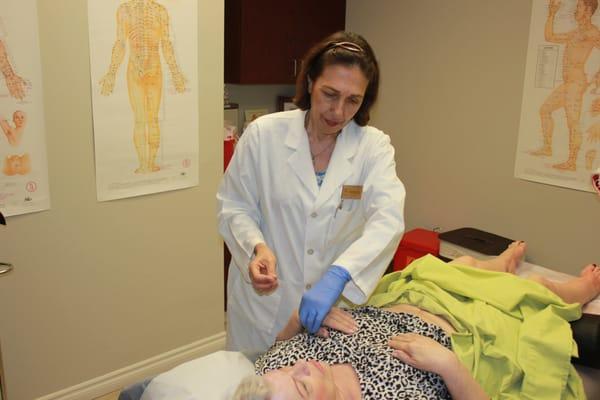 Dr. Sue Mir and her acupuncture patient