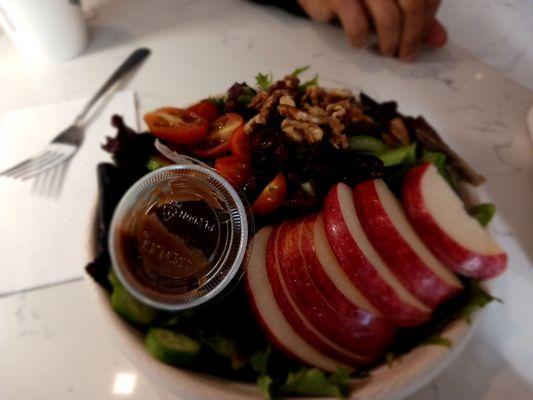 Walnut apple salad (ok)