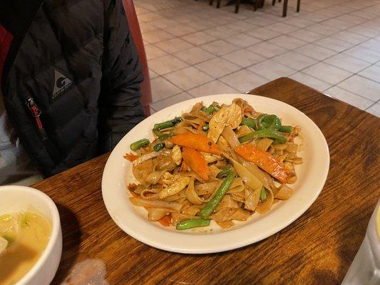 Pad Kee Mao Noodle chicken hot (drunken noodle)