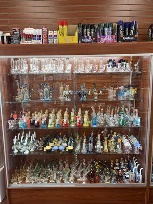 We have 6 more showcases with a huge variety of bongs!