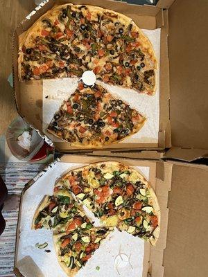 Top pic wrong pizza. Bottom pic replacement pizza wrong size and no sausage.