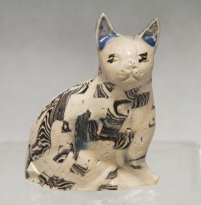 A perfectly marvelous English Saltglaze Agate Cat, c1750