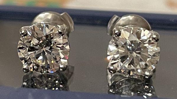 Beautiful Diamonds in Platinum Studs.