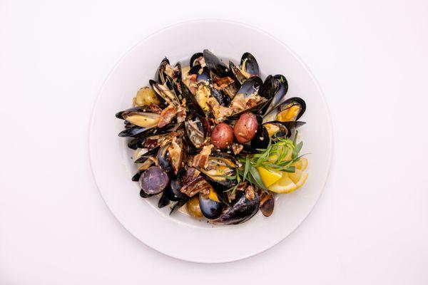 Mussels, baby potatoes, parsley, lemon, garlic & Irish Cream Sauce