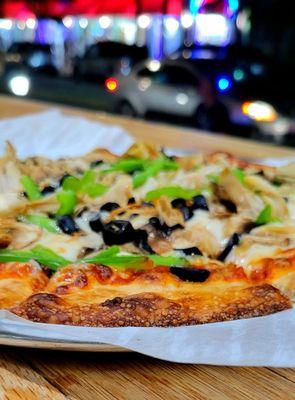 Ripfire Pizza - Mushrooms, Green Peppers, Black Olives & Chicken